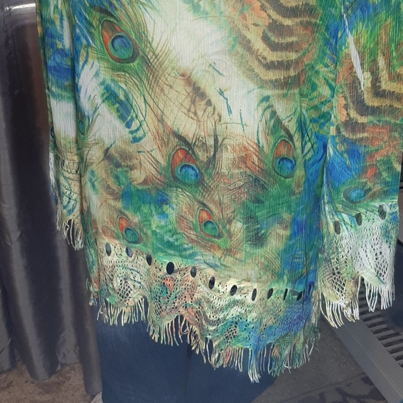 Peacock pattern tunic - Picture 3 of 6